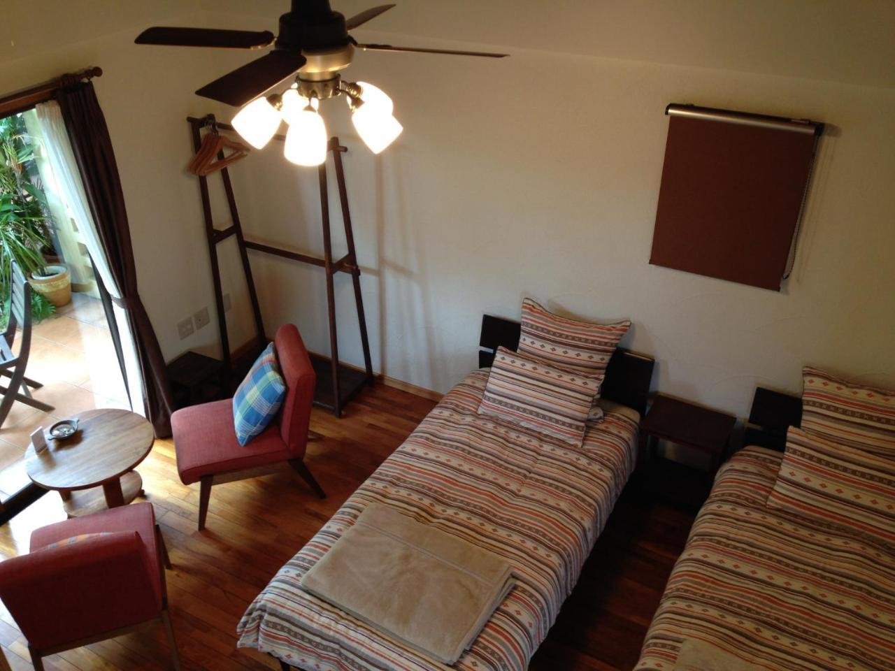 Akachichi Guesthouse Онна Екстериор снимка